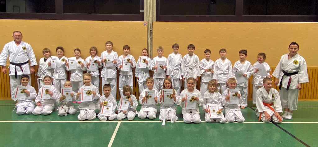 Gruppenfoto beim Karateabzeichen