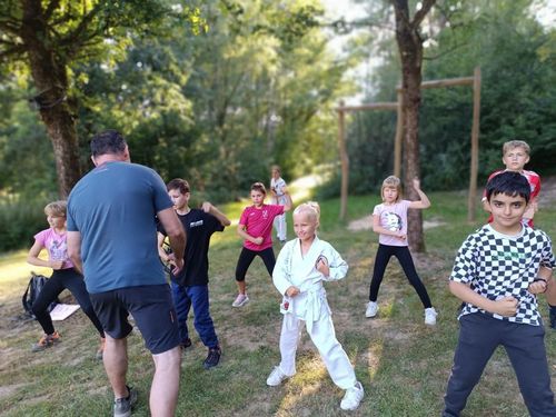 Bilder vom Karatetraining am Feng Shui Park in Lalling